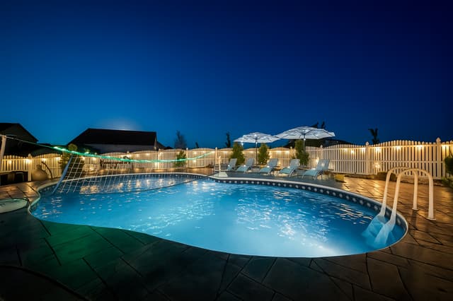 Large Family Retreat – Pool, Movie Room, Sleeps 16