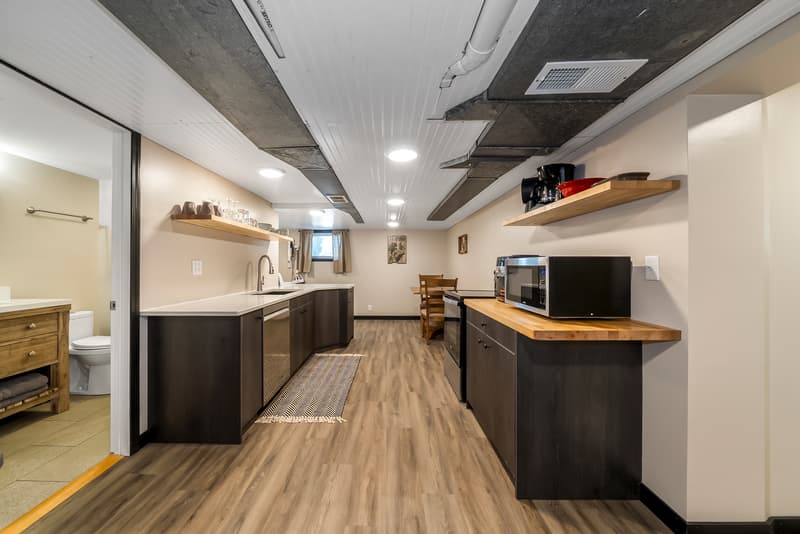Pacific Place Private 1BR Apt, Kitchen, Laundry