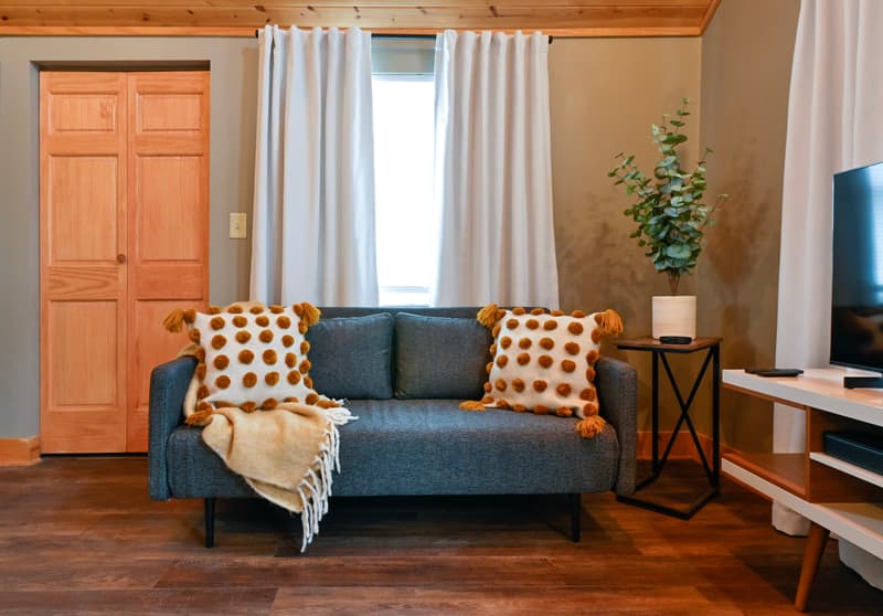 Charming Benson Home - Sleeps 5, Hot Tub!