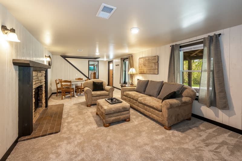 Pacific Place Private 1BR Apt, Kitchen, Laundry