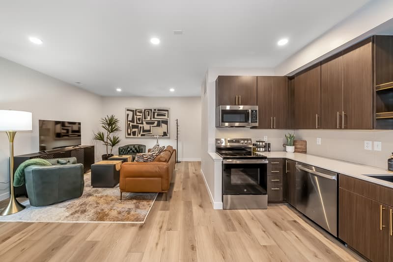 Apt 2H Tiger Town