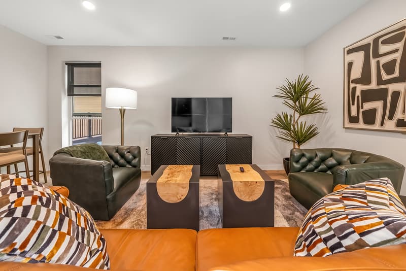 Apt 2H Tiger Town