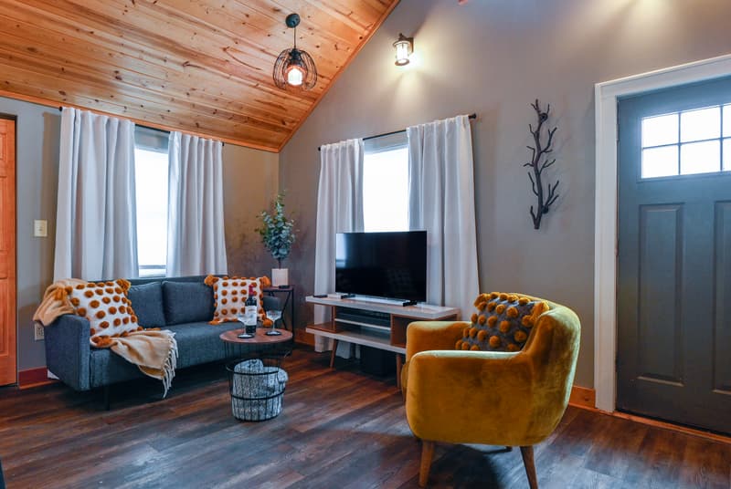 Charming Benson Home - Sleeps 5, Hot Tub!